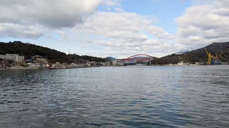 音戸大橋と瀬戸の町並み